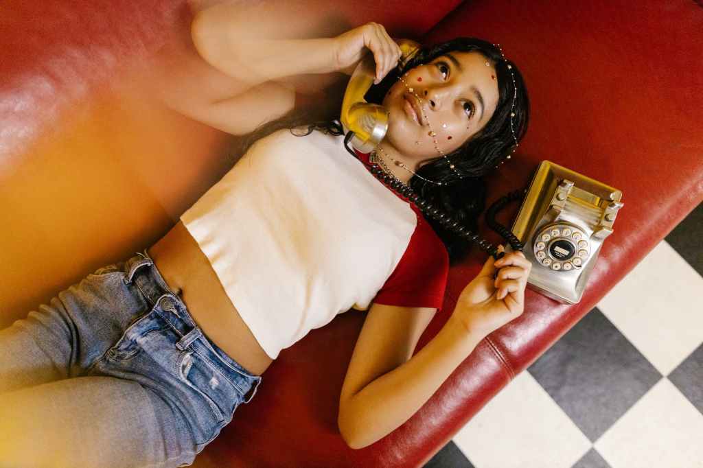 Teléfono – Aitana lyrics (Spanish to English&nbsp;Translation)