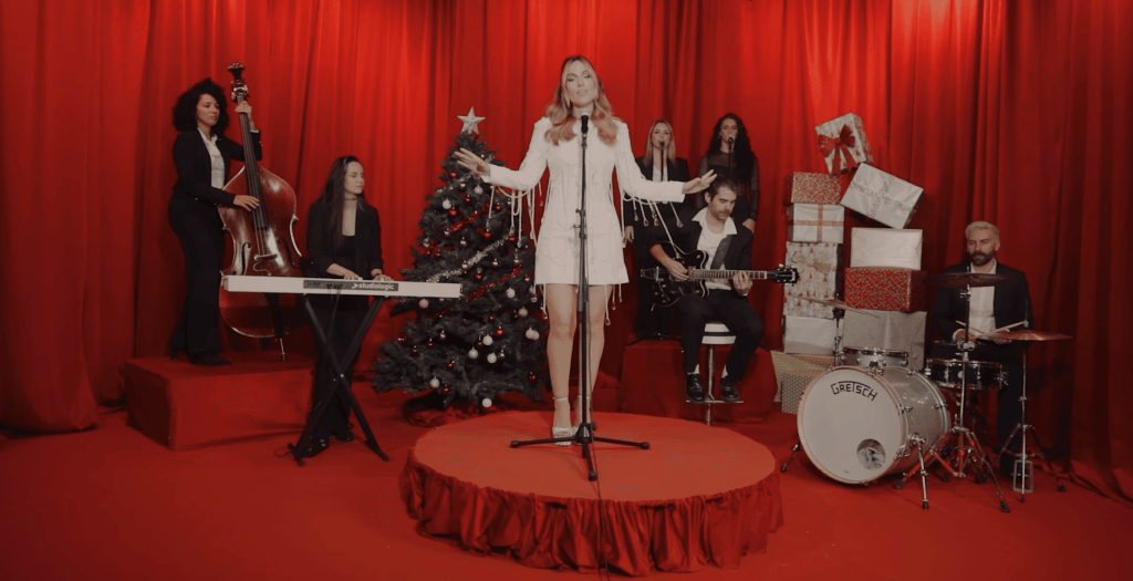 Poca Luz – Edurne | Spanish to English Lyrics Translation & a Song for When You Don’t Want December to&nbsp;End