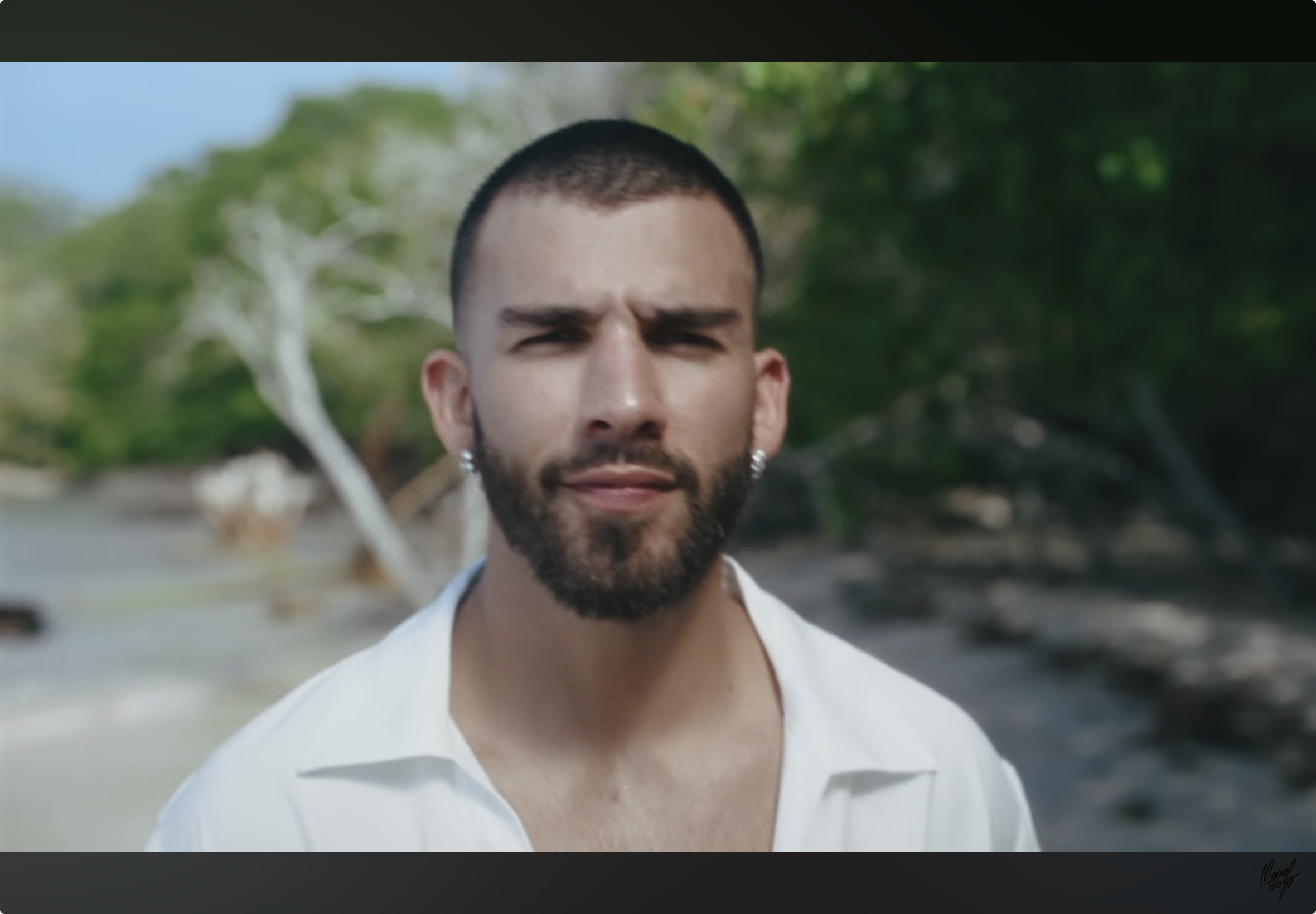 TE HACEN FALTA DOS by Manuel Turizo – English Translation, Lyrics Meaning & Learn Spanish